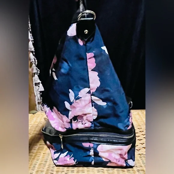 Victoria’s Secret The Getaway Weekender Overnight LIMITED EDITION Travel Bag Set - Picture 7 of 14